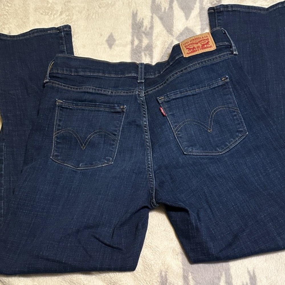 A67. Levi's Dark Blue classic Straight Leg Jeans 30 x 30